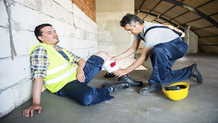 Man On-Duty Got Injured and Co-Worker Rush to Help Him